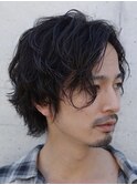 S字のカールが人気のセンターパート×波巻きスパイラルパーマ