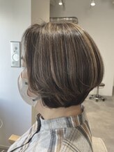 カルゥグラッシー(KALOU glassi)&nbsp;白髪ぼかしハイライト×コントラストハイライト