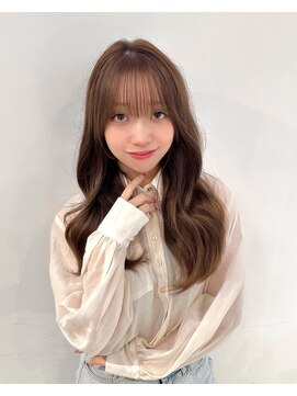 レイラバイアフロート 吉祥寺(Lila by afloat) くびレイヤーグレーベージュ小顔 20代30代40代