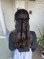 参列ヘア　ハーフアップ　波ウェーブ