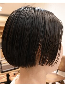 ステム(stem) 直毛さんでも髪が内に入ってまとまるボブ