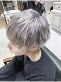 シルバーカラー　ウルフマッシュショートブリーチデザインカラー
