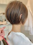 前髪ありツヤ髪小顔耳かけショートボブヘア