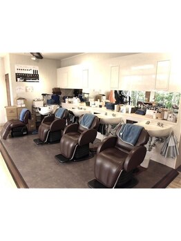 落ち着いた空間で、あなただけのサロンタイムを…♪経験豊富なスタイリストがあなたの髪に合わせてご提案☆