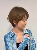 30代40代50代耳かけショートボブ前髪あり丸みショート白髪ぼかし