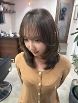 トーン(tone)&nbsp;ワンカールレイヤー×オフィスでも浮かないグレージュ
