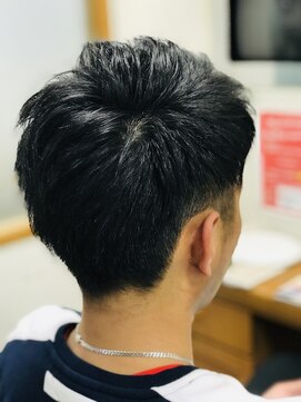 ヘアーメイクエアーセントラーレ(HAIR MAKE air Zentrale) アップバング ツーブロックショート