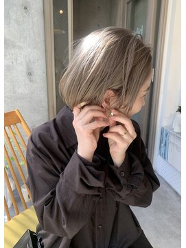 ビビト(bibito) bibito デザインカラー　ブリーチカラー　アッシュベージュ
