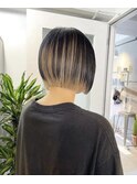 ホワイトグレージュ×コントラストカラー