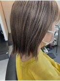 抜け感ベージュカラー×切りっぱなしボブディ