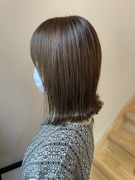 レリコ ニド(Relico-nid) 外ハネ切りっぱなしボブ