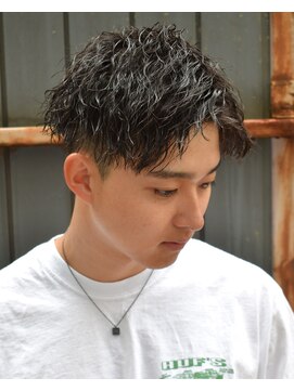 フリーク バーバーショップ 都島店(FREAK BARBER SHOP) 黒髪短髪アップバング無造作ツイストスパイラルパーマ