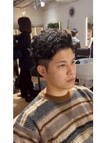 ウノプリールヴァモス(unopulir Vamos) 30代メンズパーマ七三分け