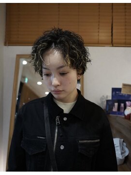 ミューズ バイ ケンジ(MUSE by KENJE) ツイストスパイラルパーマ&ハイライト