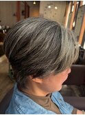 白髪ぼかしショート