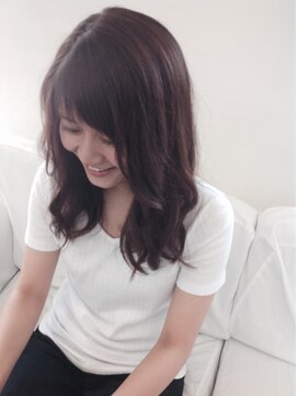 美容室 シック(Chic) 斜めバングの重軽ミディ