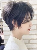 前髪ありアッシュブラウンマニッシュスリークショート20代30代