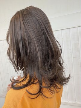 ナンバー デセオ 吉祥寺(N° deseo) 濡れ髪　切りっぱなし　オリーブカラー　セミウェットウェーブ