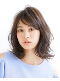 20代30代40代大人かわいい小顔ひし形外ハネセミロング