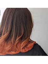 アン(Hair make un)&nbsp;オレンジ裾カラー/三宅