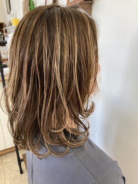 レオ 幸手(Leo) 20代30代40代大人かっこいいハイライトブリーチ無造作ミディ