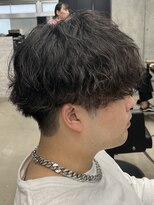 フイ 代々木(Hui)&nbsp;メンズ/アップバング/ツーブロックマッシュ/束感ショート波巻き