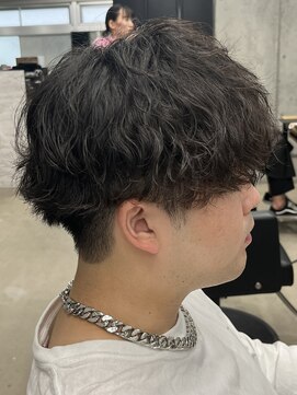 フイ 代々木(Hui) メンズ/アップバング/ツーブロックマッシュ/束感ショート波巻き