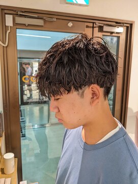 コワファーストナガサキシャンプーボーイ(COIFF1RST NAGASAKI SHAMPOO BOY) vマッシュ×波巻きスパイラルパーマ