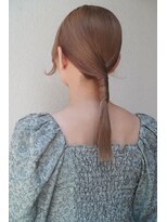 レジュアル(RESSUAL) タイトポニーテール　ベージュ　艶髪　お呼ばれヘアセット