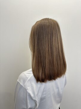 ゼンドットカラスマ(Zen.karasuma) ベージュ×セミロング20代30代40代