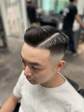 フランクスバーバーリベラルド 横浜(FRANK'S BARBER LIBERALD) ミドルスキンサイドパート