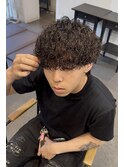 細かめくるくるのプードルパーマ神戸　ストリートファッション
