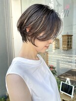 ヌード(NUDE) NUDE 白髪ぼかしハイライト 大人ショートボブ丸みショート