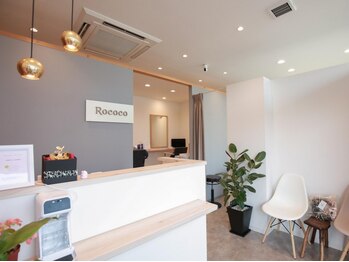 ロココ(Rococo)の写真/頭皮から整える贅沢ケアで、髪も心も美しく。白髪や抜け毛に悩む大人女性のための上質サロン♪