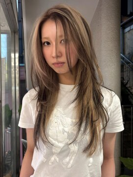 ノラ シブヤ(NORA) ハッシュカットミディアムレイヤーカーテンバングロングウルフ