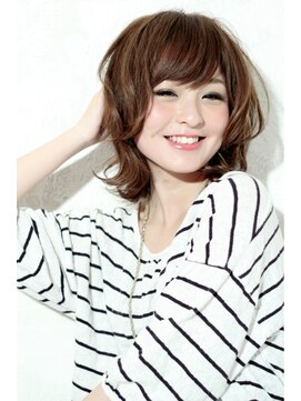 マグノリア(MAGNOLIA) 動くたびに可愛いミディアムカール