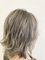 ネオリーブエム(Neolive em;)&nbsp;neolive em ケアブリーチでミルクティーカラー☆