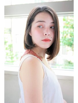 ルティア(Lutia) サイドパートショート シナモンベージュ★★