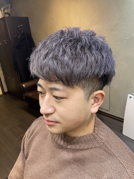 ヘアーシグネチャー(Hair Signature) スーツツーブロックマッシュ束感モテる流行