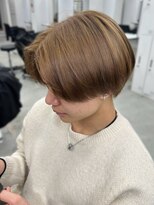 ロイオブジゼル(roi of GiseL)&nbsp;ショート　ミルクティーブラウン　センターパート　ケアブリーチ