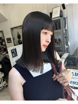ベニス(VENICE) 透けカラー/暗髪/ぱつっとカット/ワイドバング