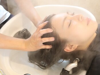 ラピッツヘアデザイン(la Pitt's hair design)の写真/【季節限定のスパ導入◎】健康的な髪を育むための贅沢なケアをぜひお楽しみください♪