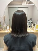外ハネミディアム / 透明感たっぷりグレージュカラー