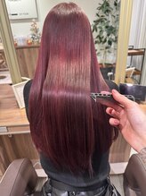 【矯正ストレート】ケア成分を配合した薬剤でダメージレスで、"地毛風"の自然なストレートヘアに