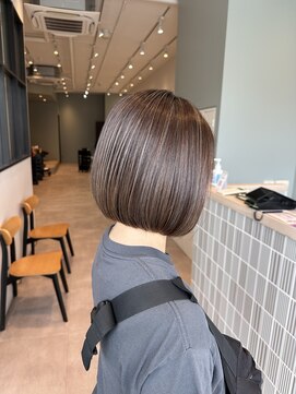 アヴェリー(avely) ボブ/ミニボブ/ボブカット/アッシュカラー/髪質改善