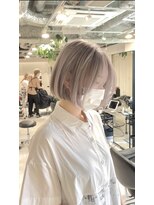 フリーク(FLEEK)&nbsp;ホワイトカラー　ブリーチ3回