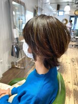 ロア(Loah)&nbsp;プチウルフ外ハネスタイル/グレーベージュ/アースカラー