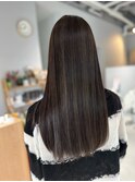 ロンググレージュヘア