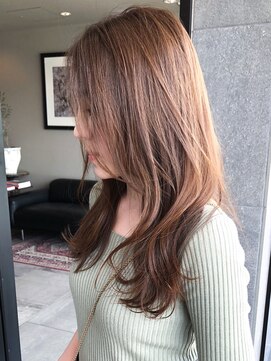 メゾン アヴァロ(Maison Avallo) 大人女性のゆるウェーブセミロング