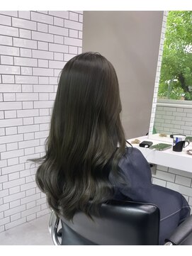 ジーナ 梅田(Zina) オリーブカラー